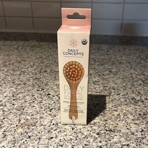 Daily Concepts Facial Dry Brush - Tan